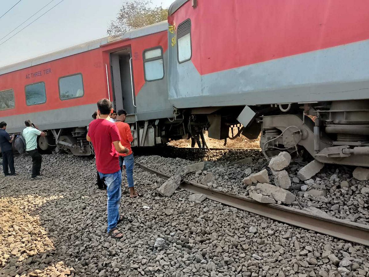 LTT - Jaynagar Pawan Express Derailment: Task of restoration and relief operations completed - Vimarsana News