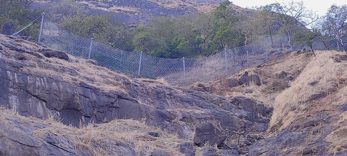 Central Railway install rockfall barriers, wire nets on Southeast Ghat section - Vimarsana News