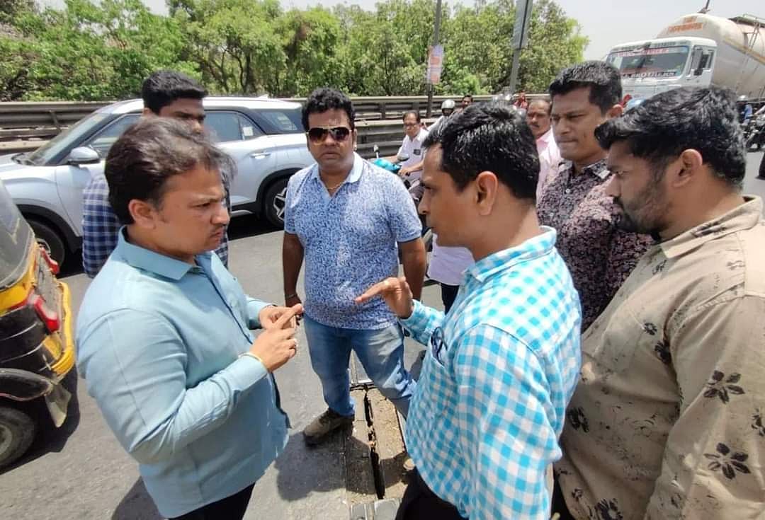 Opposition leader Pritam Mhatre demands filling of rubber and concrete in flyover joint at Khanda Colony - Vimarsana News