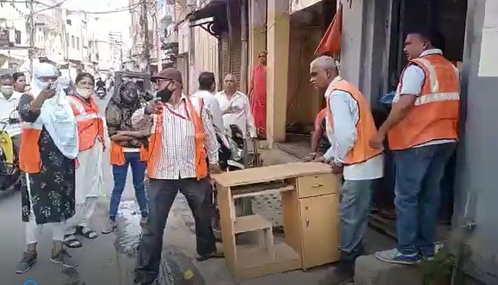 Indore: 77-year-old widow woman get possession of her house after 27 years - Vimarsana News