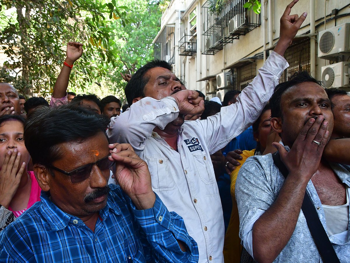 Mumbai Police arrests one person from Nagpur in connection with MSRTC protest outside Sharad Pawar's residence; 116 held so far - Vimarsana News