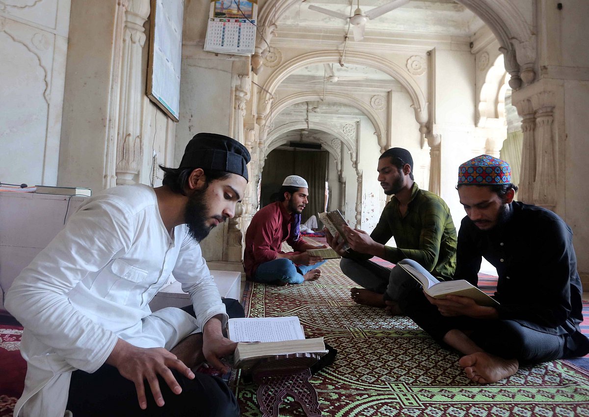 Bhopal: Holy month Ramzan begins, mass prayers after 2 Covid-hit years - Vimarsana News