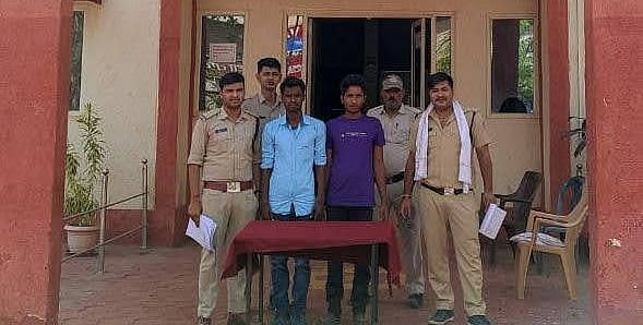 Guna: Two held for duping BLO worth Rs 41802 - Vimarsana News