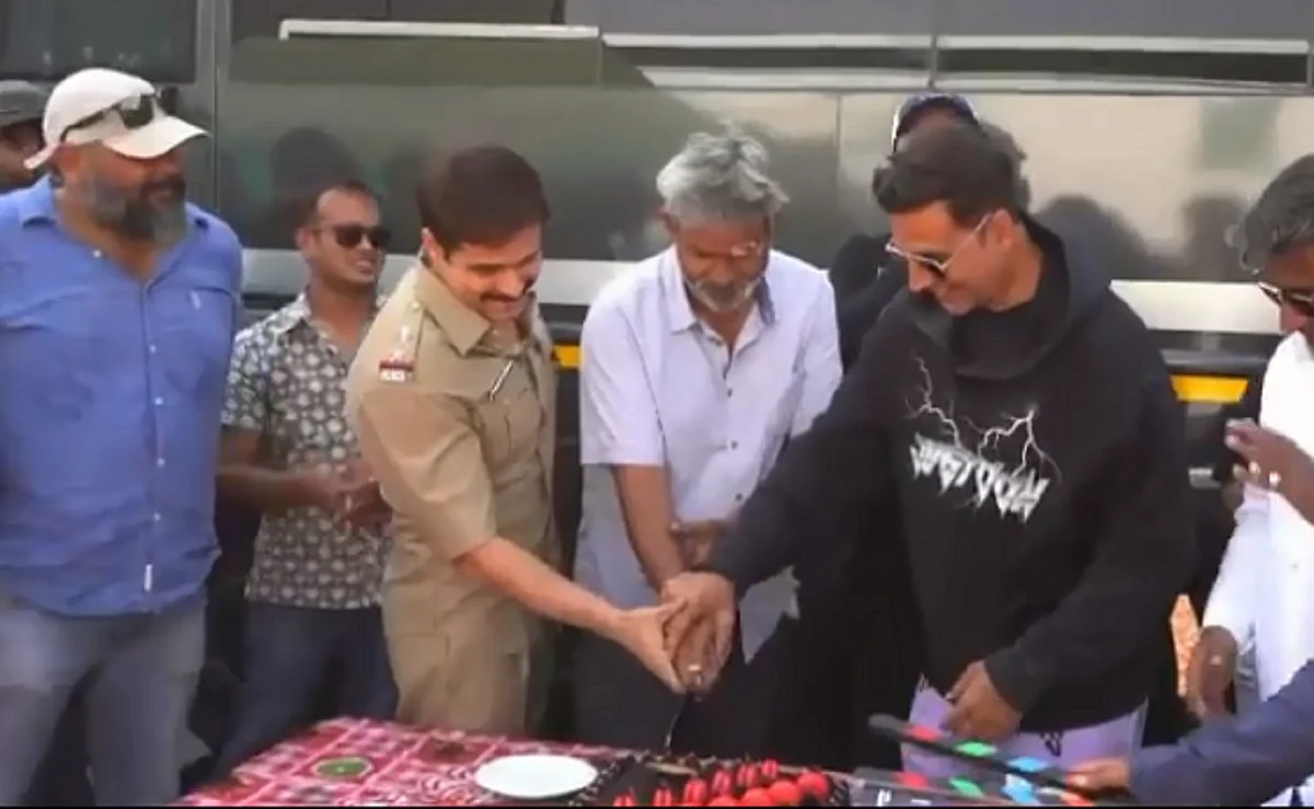 Watch: Akshay Kumar and Emraan Hashmi cut cake as they wrap up first schedule of 'Selfiee'