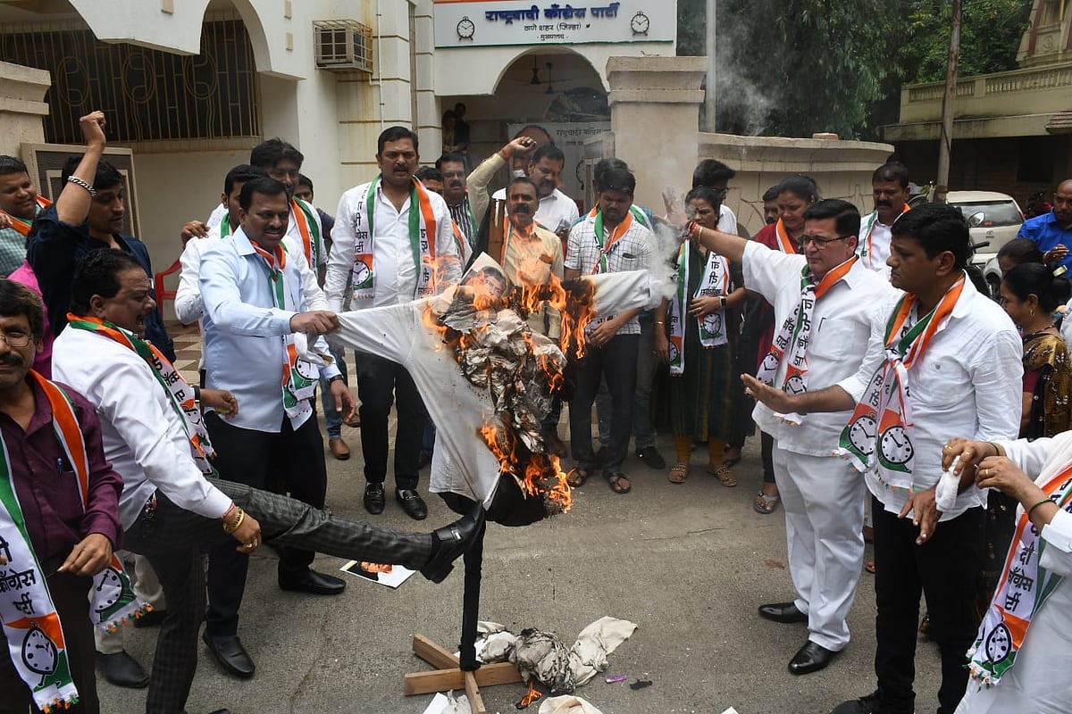 NCP activists burn Chandrakant Patil effigies in Thane for his remark on Supriya Sule - Vimarsana News