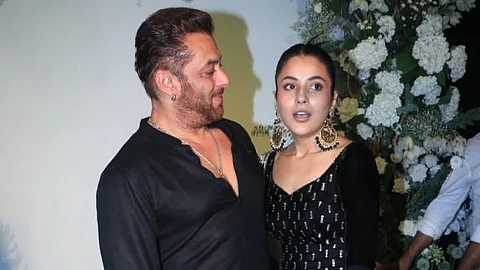 Chhod ke aao mujhe': Shehnaaz Gill cutely orders Salman Khan after Arpita  Khan-Aayush Sharma's Eid bash - watch video