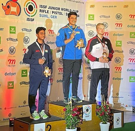 ISSF Junior World Cup 2022: Thane Traffic DCP's son Rudrankksh Patil bags gold in all-Indian men's air rifle final in Germany - Vimarsana News