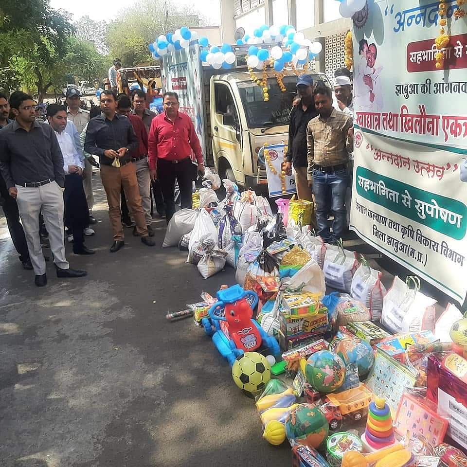 Meghnagar: People donate food and toys for Anganwadi kids - Vimarsana News