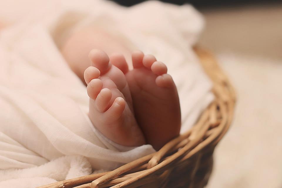 Mumbai: Newborn baby found inside dustbin at Marine Drive - Vimarsana News