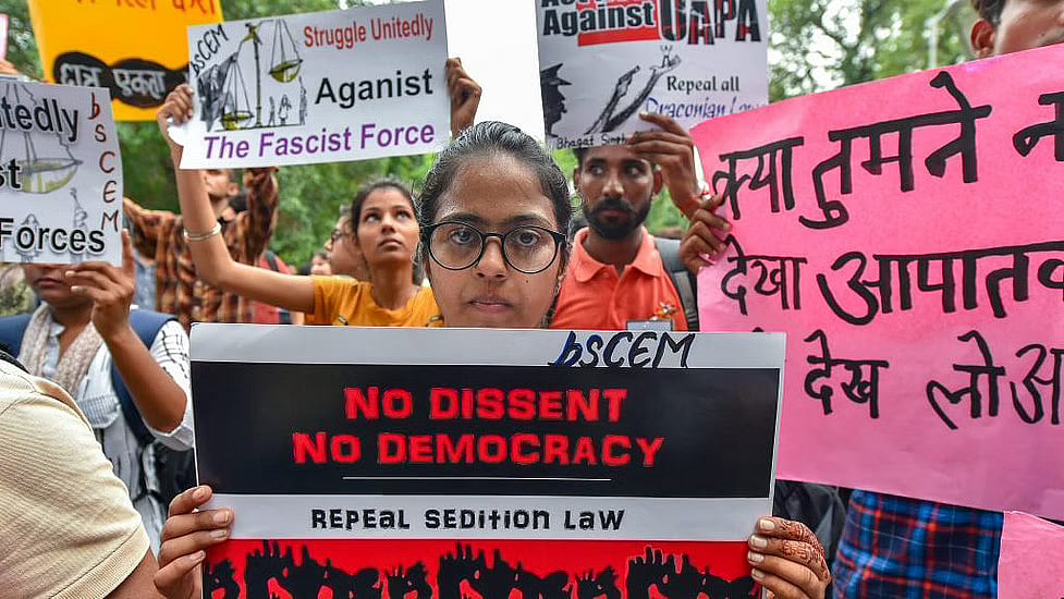 Sedition Law: In a historic move, Supreme Court orders Centre, States to halt filing FIRs under Section 124A - Vimarsana News