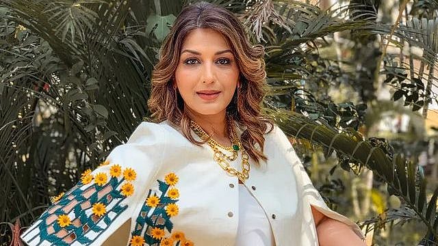 Sonali Bendre to make OTT debut with 'The Broken News' - Vimarsana News