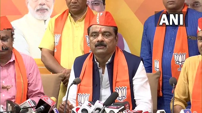 Gujarat: Congress MLA from Khedbrahma, Ashwin Kotwal joins BJP in Gandhinagar - Vimarsana News