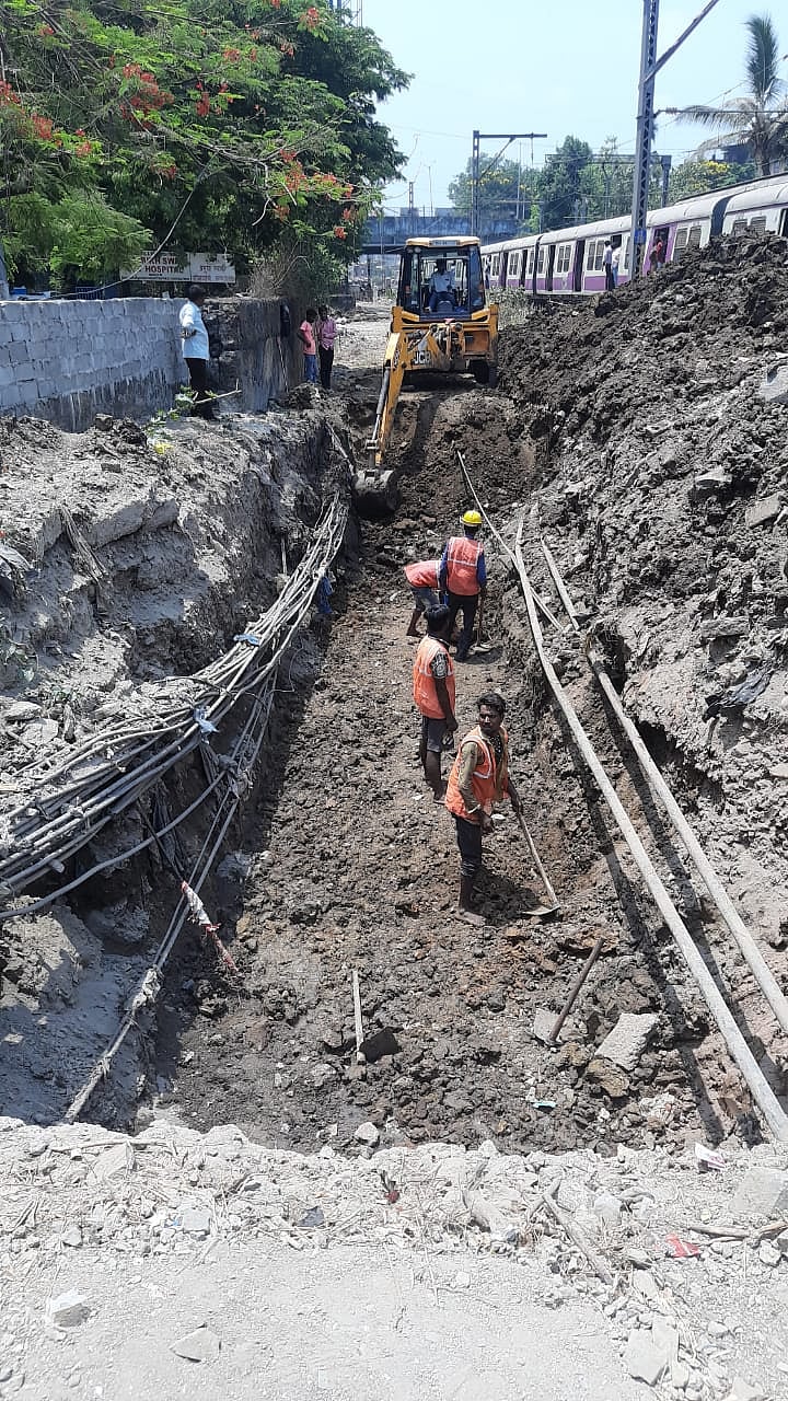 Mumbai: Railway speed up pre-monsoon work; create connection for water flow, build floodgates - Vimarsana News