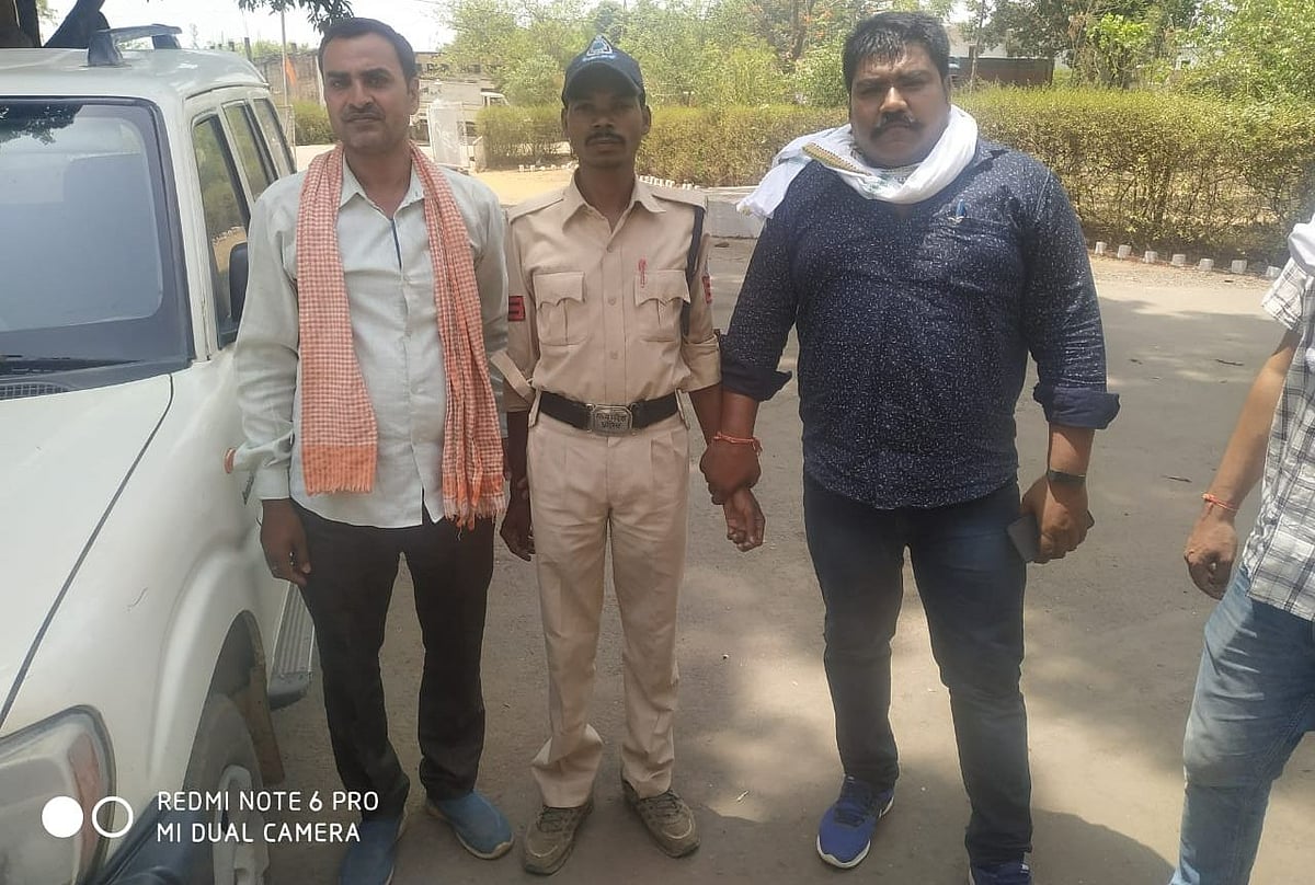 Singrauli: Lokayukta police nabs constable for taking bribe - Vimarsana News