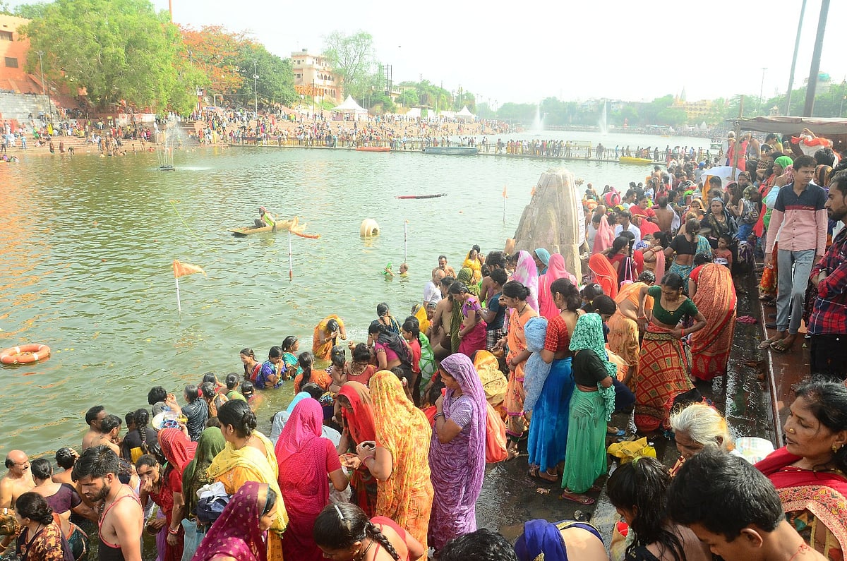 Madhya Pradesh: Collector asks officials to ensure security at ghats on bathing days in Narmadapuram - Vimarsana News