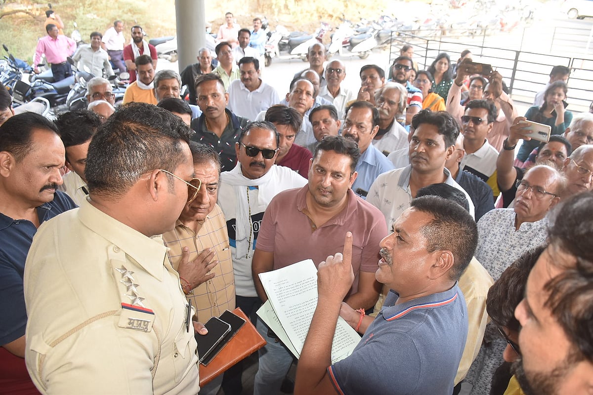 Ujjain: Absence of basic amenities; Parshvanath City residents seek FIR against UMC officials, builders - Vimarsana News