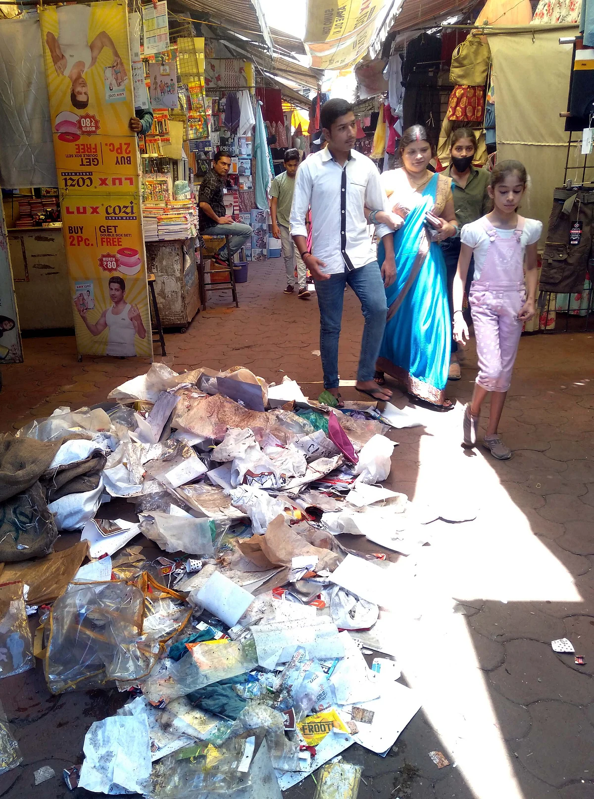 Garbage dumped in New Market was not collected due to strike of sanitation workers in Bhopal on Sunday