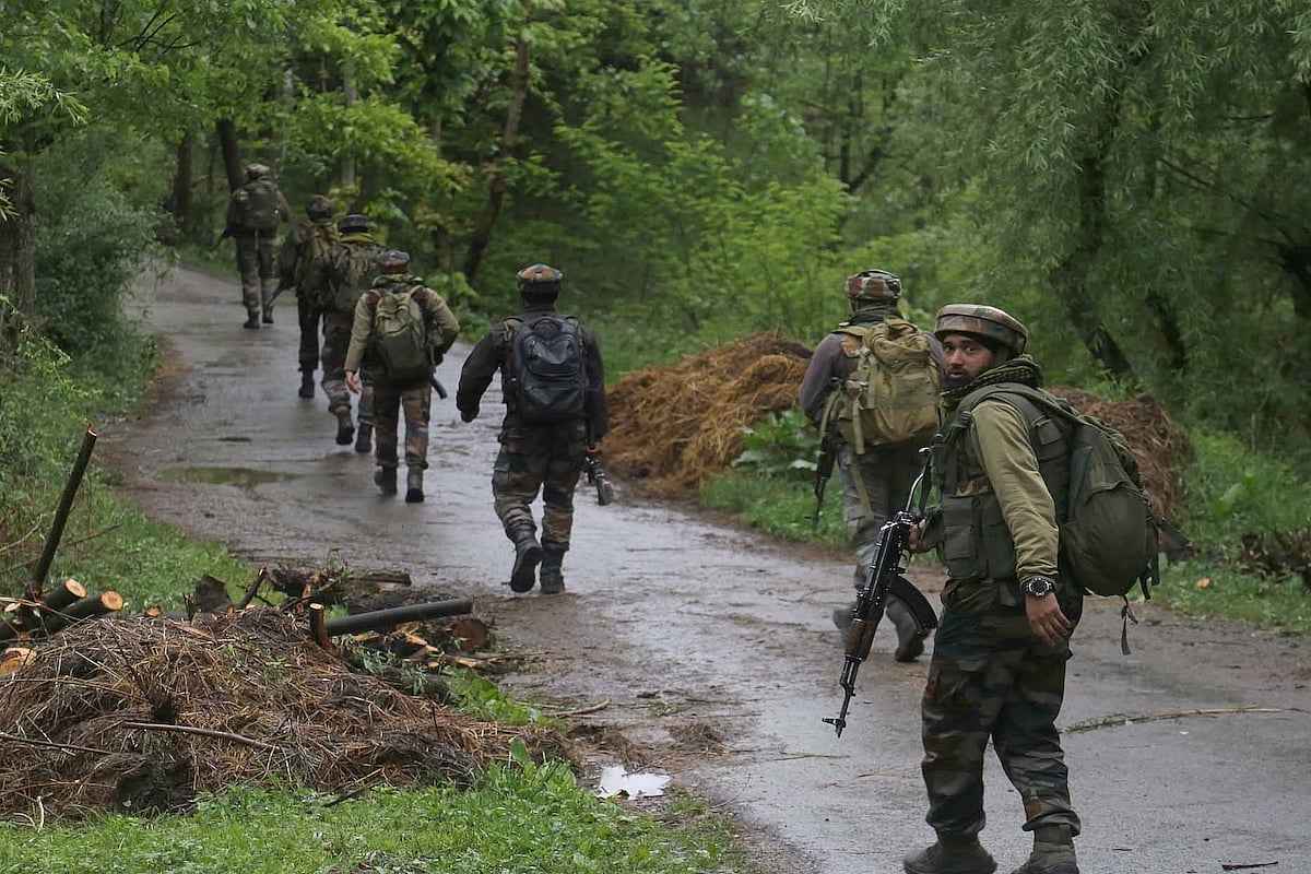 Jammu and Kashmir: Encounter underway in Kulgam; Pakistani LeT member killed - Vimarsana News