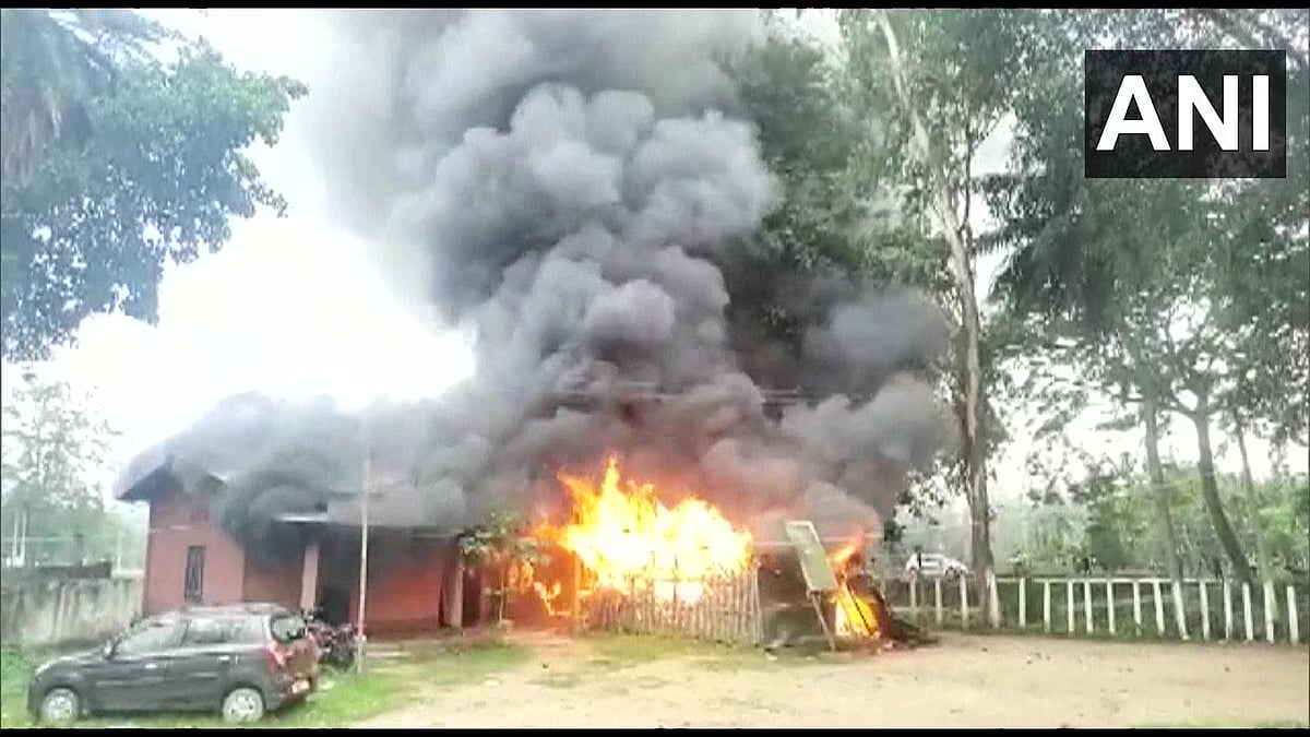 Assam: Man accused of torching police station dies 'fleeing custody' - Vimarsana News