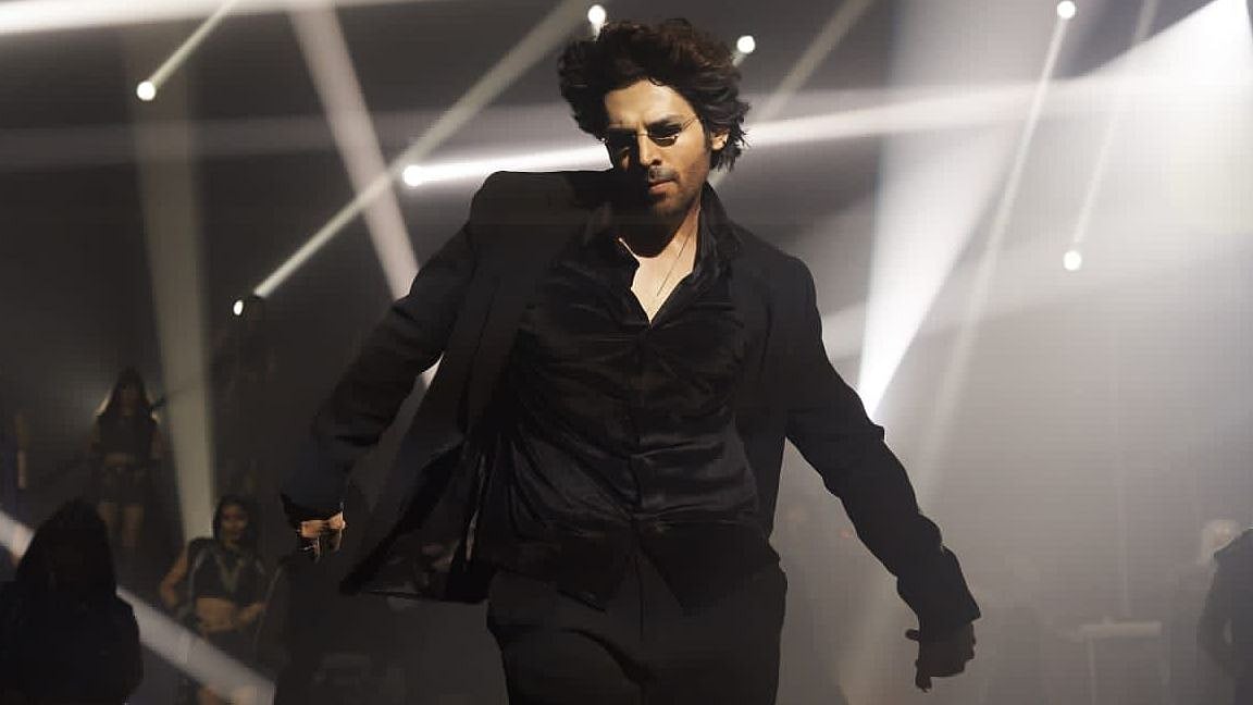 Kartik Aaryan impresses fans with his uber cool dance moves in 'Bhool Bhulaiyaa 2' title track - Vimarsana News