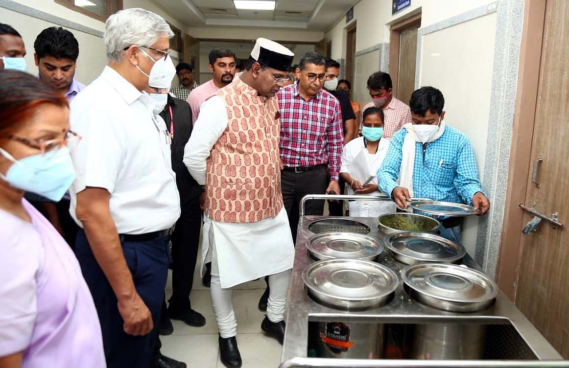 Bhopal: Minister miffed at poor sanitation at Hamidia Hospital - Vimarsana News