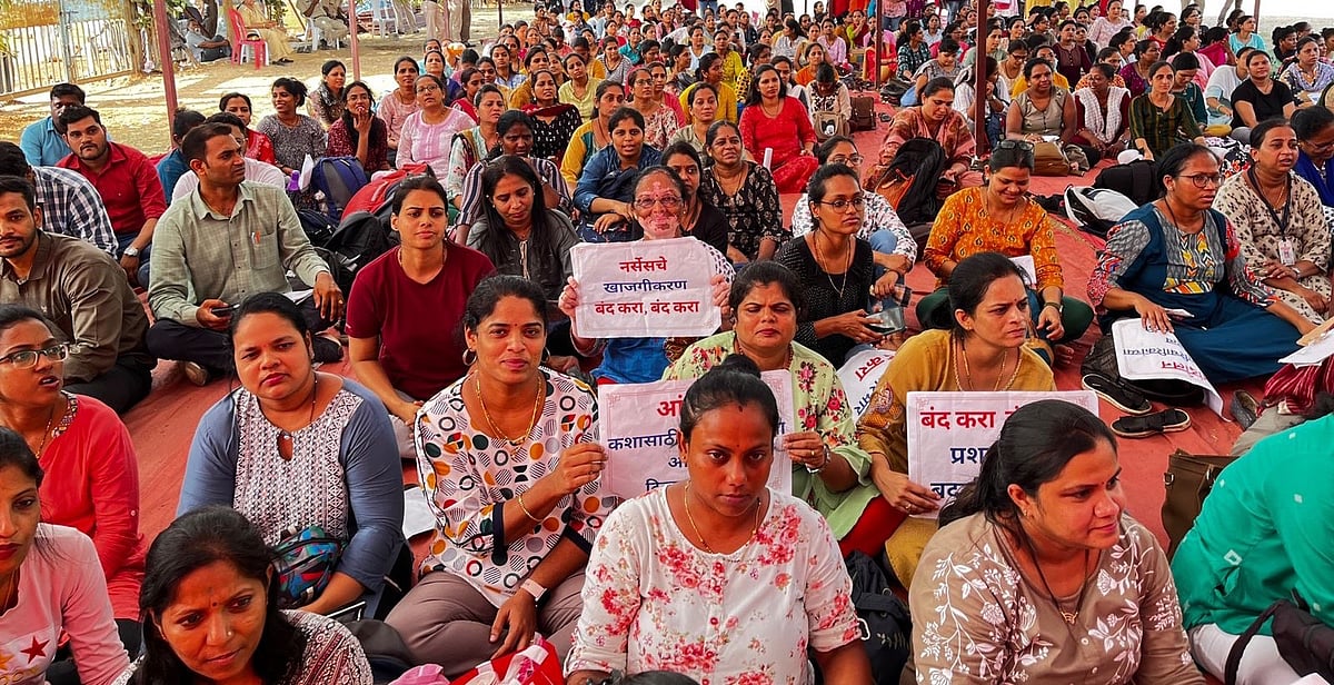 Protesting nurses get resident doctor's support - Vimarsana News