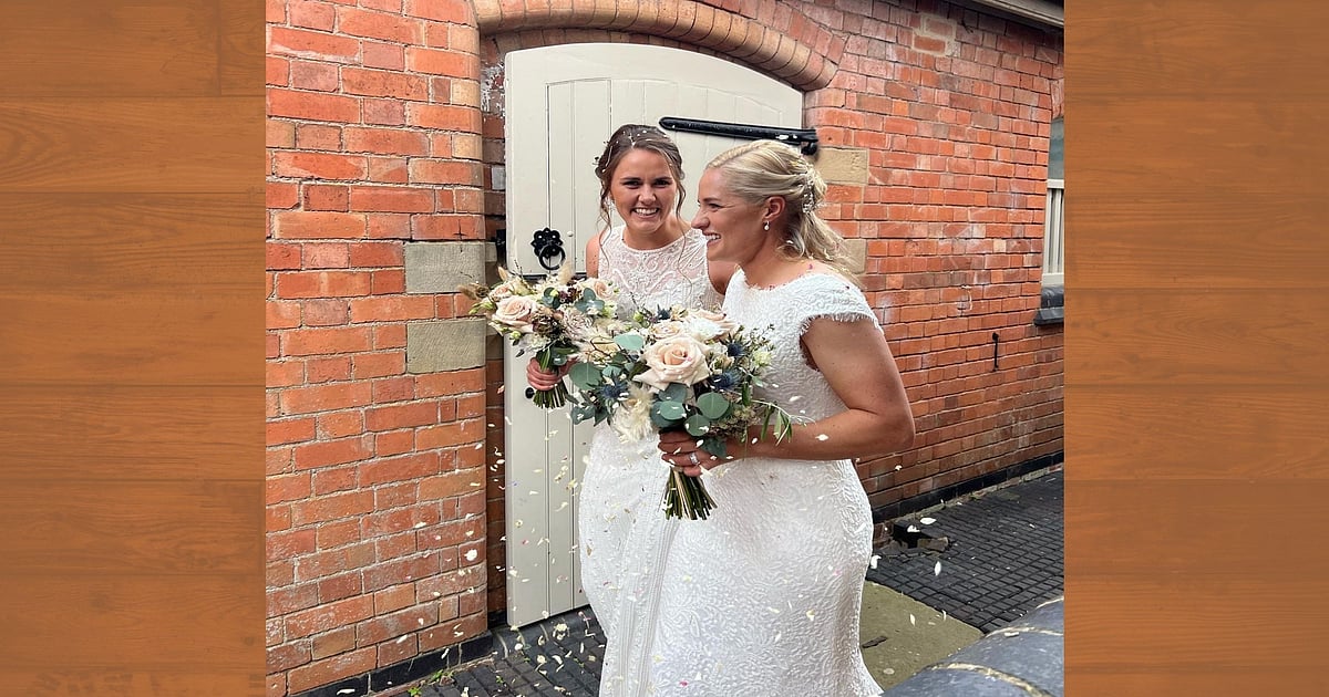 England cricketers Katherine Brunt and Nat Sciver get married in an