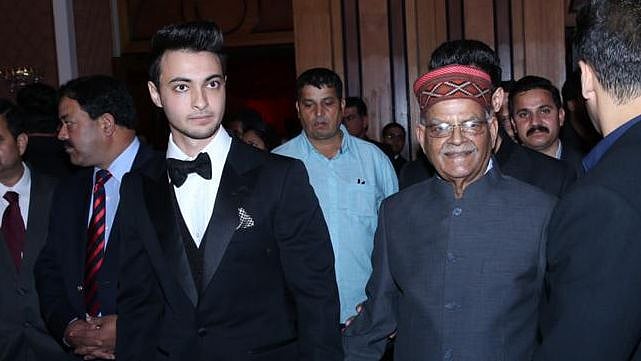 'He is fighting back bravely': Aayush Sharma quashes his grandfather Pandit Sukh Ram's death rumours - Vimarsana News