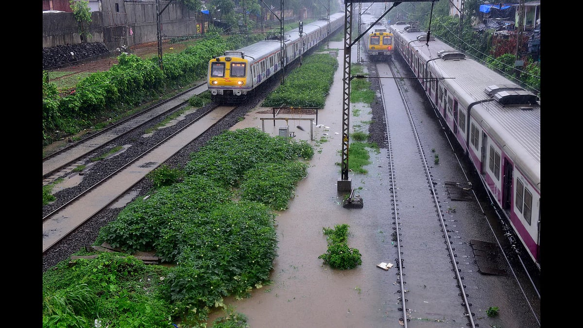 Mumbai: CR, BMC hold joint meeting on pre-monsoon railway track cleaning work - Vimarsana News