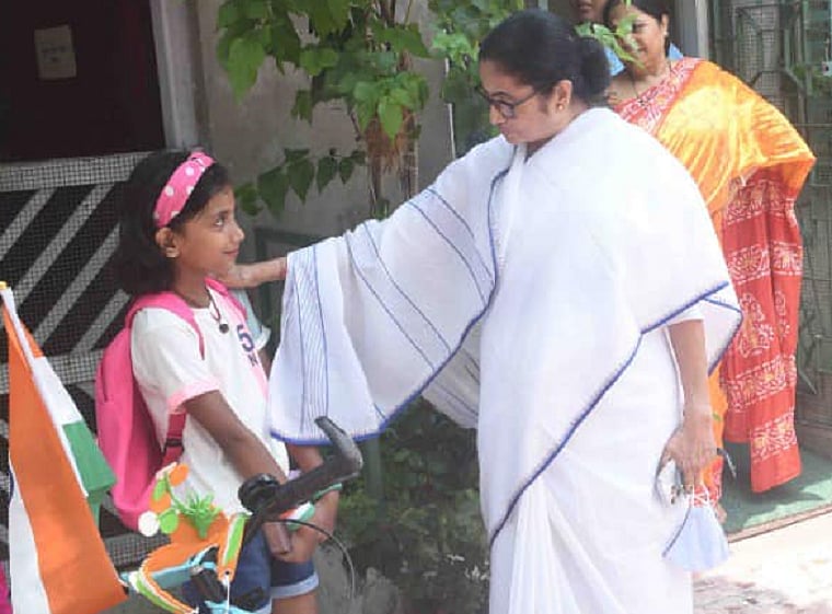 West Bengal: Eight-year-old girl thanks Mamata Banerjee for developmental schemes, CM calls her 'pride of Bengal' - Vimarsana News