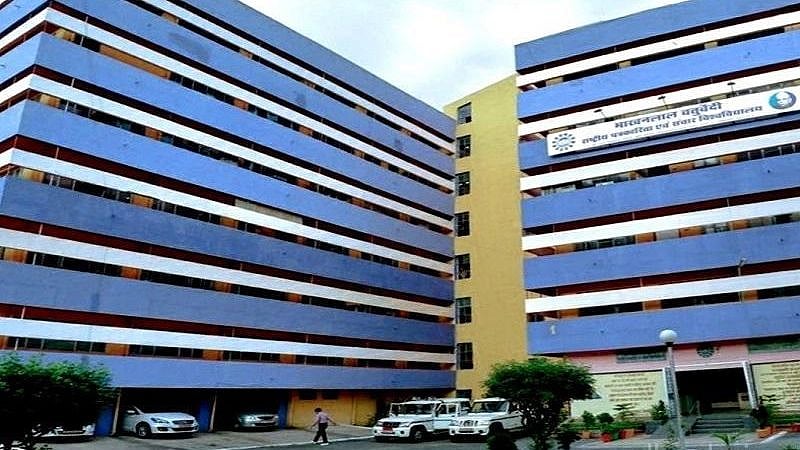 Bhopal: Kuthiala once again under lens as EOW reopens case of Illegal appointments and financial anomalies at MCU - Vimarsana News