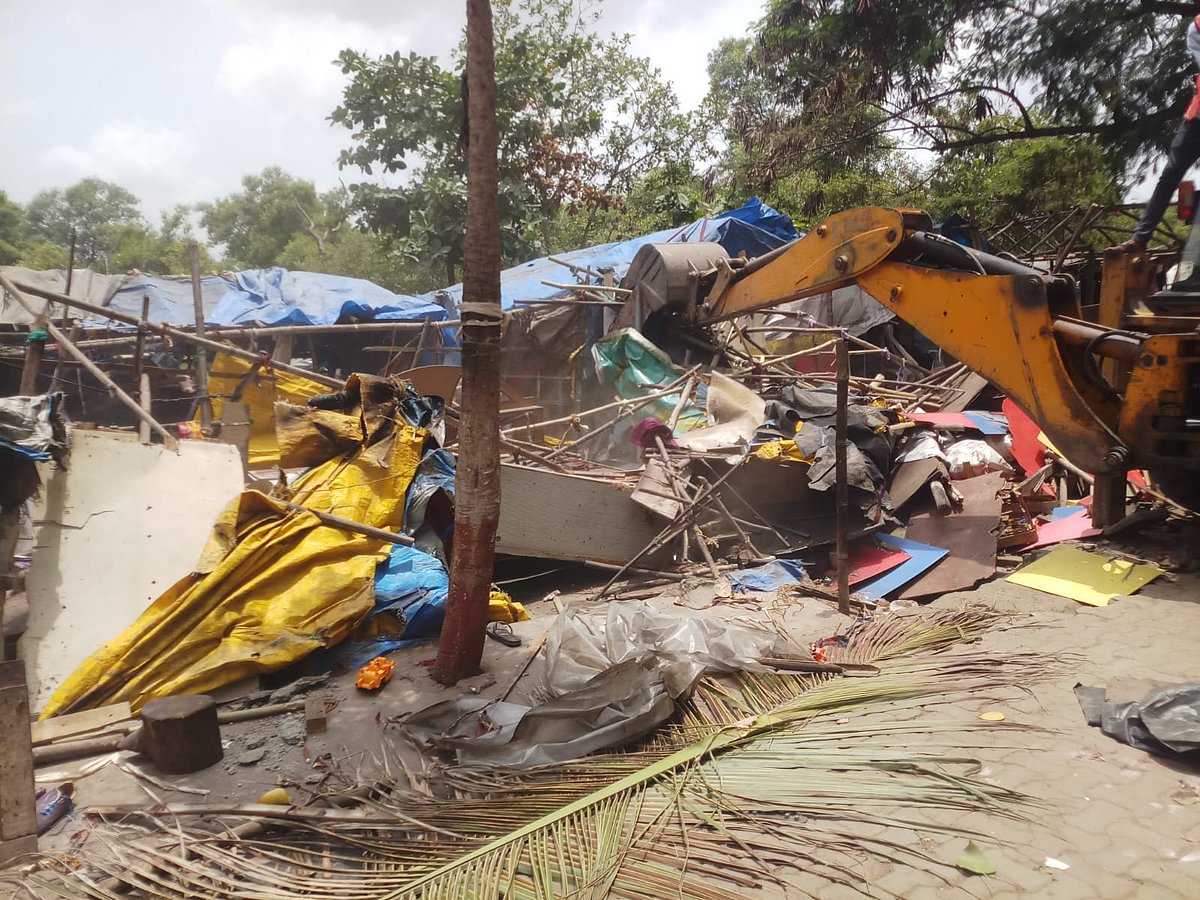 In Pics: Over 334 huts, illegal construction demolished by Vashi ward office - Vimarsana News