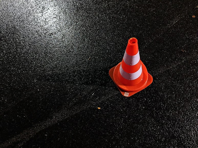 Edible oil tanker overturns on Mumbai-Ahmedabad Highway leading to spill; villagers rush to collect...