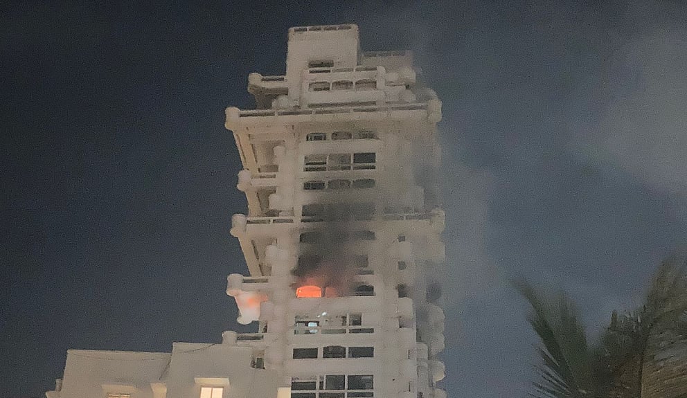 Watch video: Fire breaks out at high-rise building near Shah Rukh Khan's Mannat bungalow - Vimarsana News