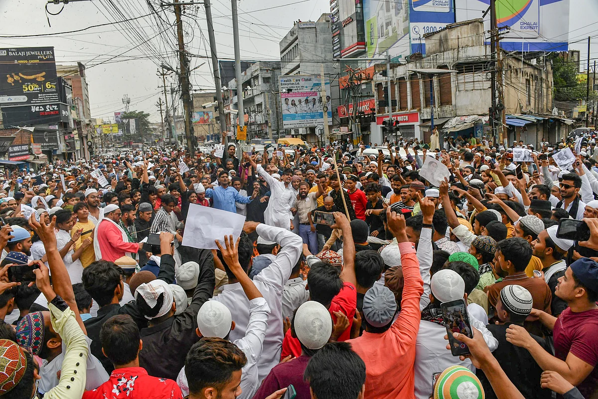 Ranchi: People from the Muslim community shout slogans during their protest over controversial remarks made by two now-suspended BJP leaders about Prophet Mohammad, in Ranchi, Friday, June 10, 2022.