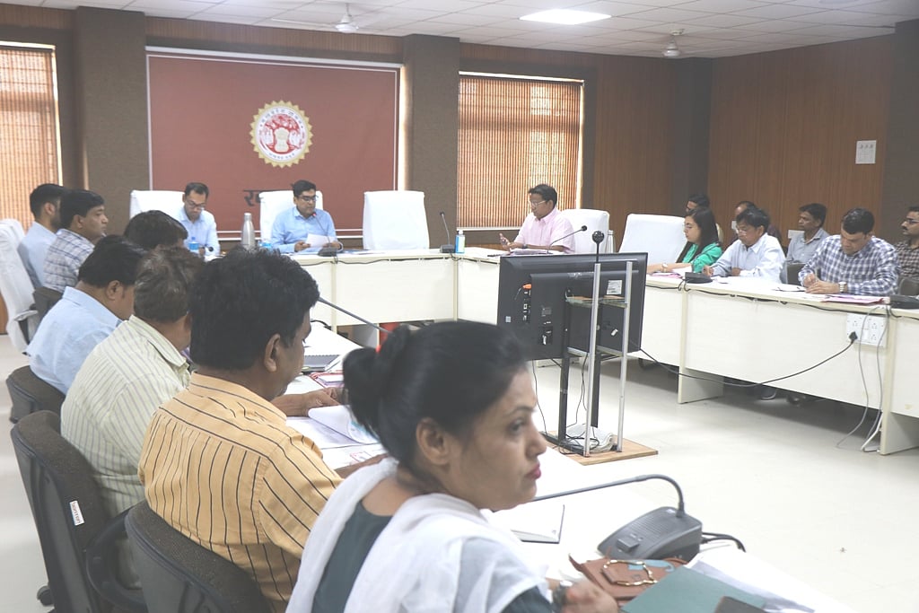 Khargone collector seeks action against illegal colonisers within a week - Vimarsana News