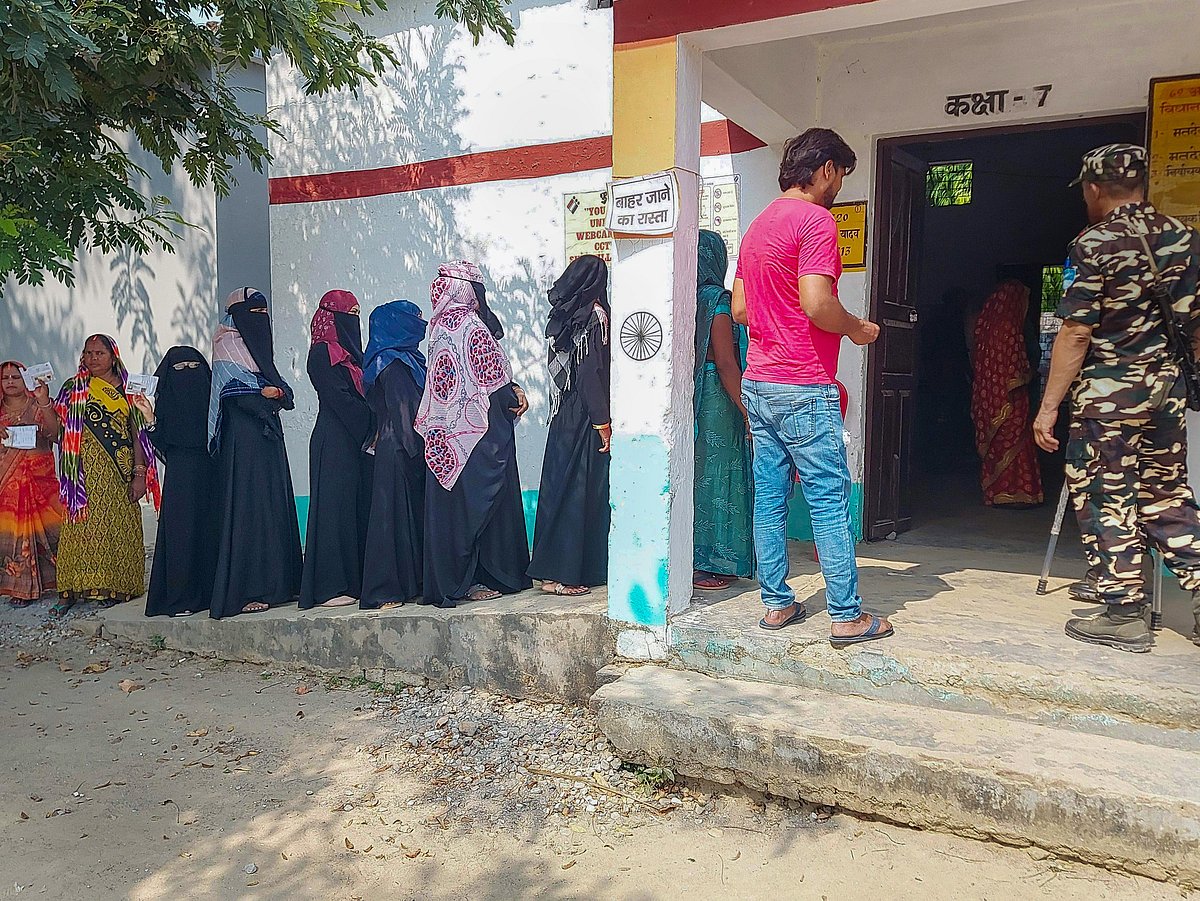 Uttar Pradesh Lok Sabha bypolls: Amidst allegations of rigging, dull polling in Rampur and Azamgarh - Vimarsana News
