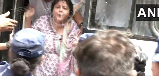 WATCH: Mahila Congress President spits at cops during protests over ED probe against Rahul Gandhi - Vimarsana News
