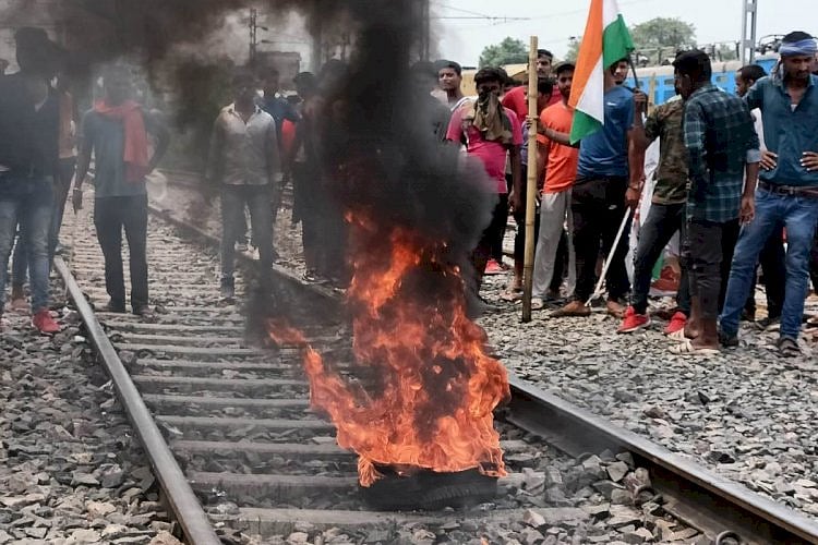 Agnipath scheme row: Bihar govt suspends internet services in 12 districts till June 19 amid violent protests - Vimarsana News