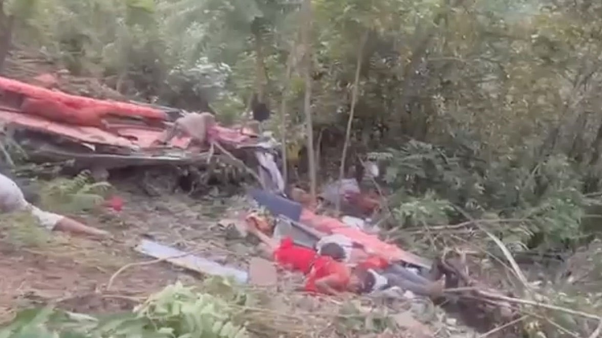 Madhya Pradesh: Bus carrying 30 pilgrims falls into gorge in Uttarakhand - Vimarsana News