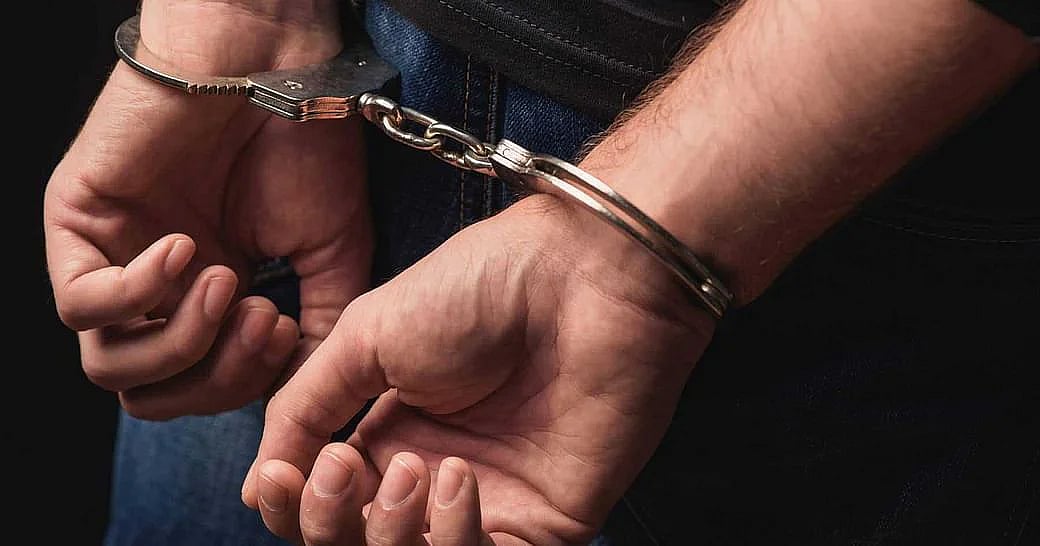 Thane: Two history sheeters held for chain snatching, Rs 4.35 lakh stolen item recovered - Vimarsana News