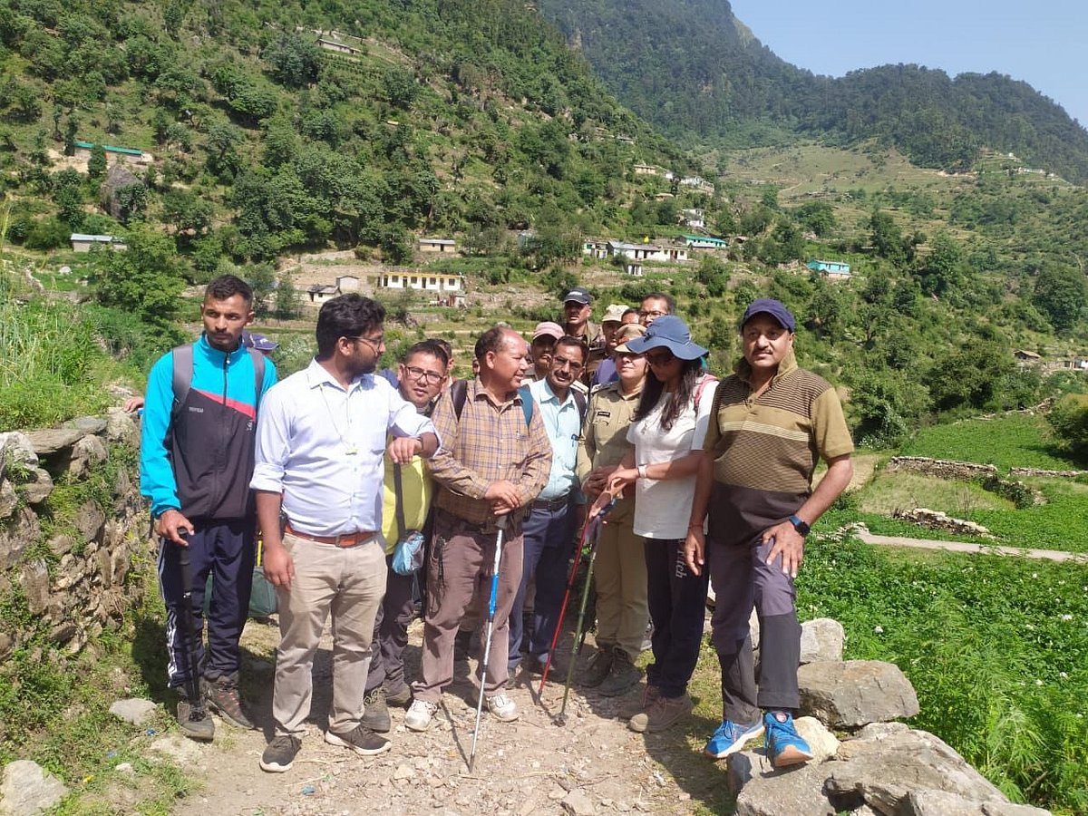 Uttarakhand: Election Commission chief Rajiv Kumar treks 18 km to remote polling booths - Vimarsana News