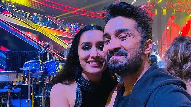 Shraddha Kapoor's brother Siddhanth Kapoor caught consuming drugs at Bengaluru rave party, dad Shakti Kapoor reacts - Vimarsana News