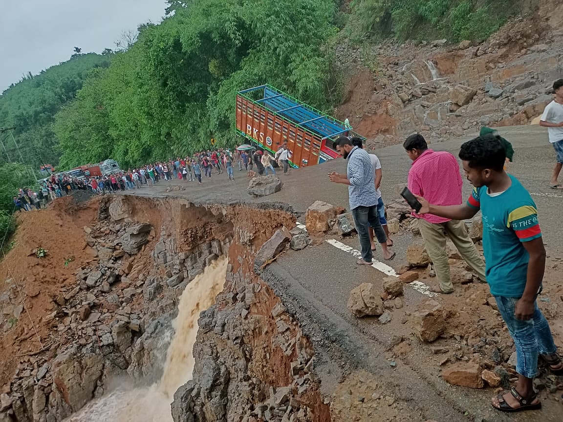 Landslides in Meghalaya's East Jaintia Hills; Silchar-Guwahati NH blocked - Vimarsana News