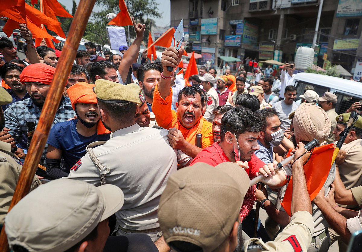 Indore: Bajrang Dal stages chakka jam against police thrashing - Vimarsana News