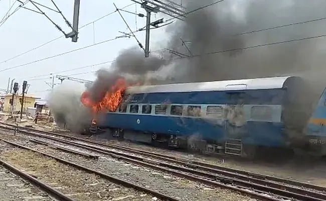 Agnipath: Mobs set trains on fire in several states, demand withdrawal of scheme; all you need to know - Vimarsana News