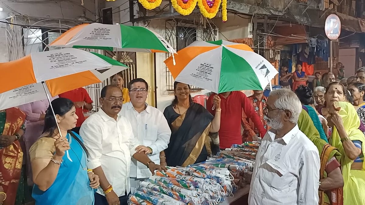 Thane: 3,000 umbrellas distributed by NCP in Khopat area - Vimarsana News