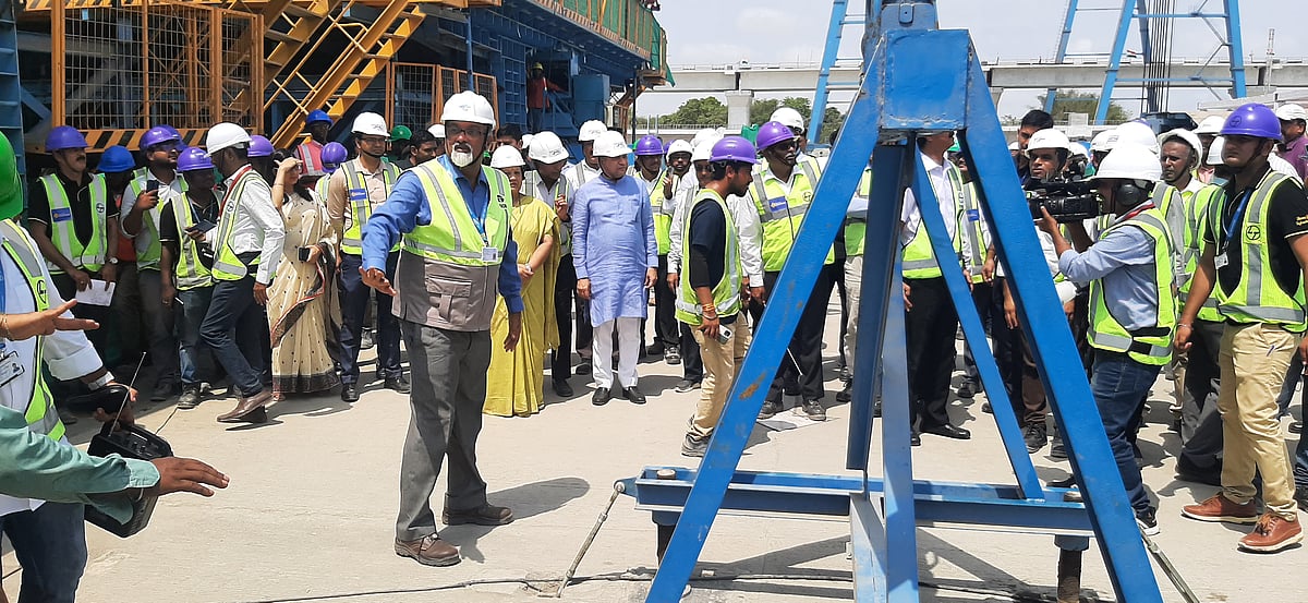 Hope to achieve target of operating 1st bullet train in 2026: Railway Minister - Vimarsana News