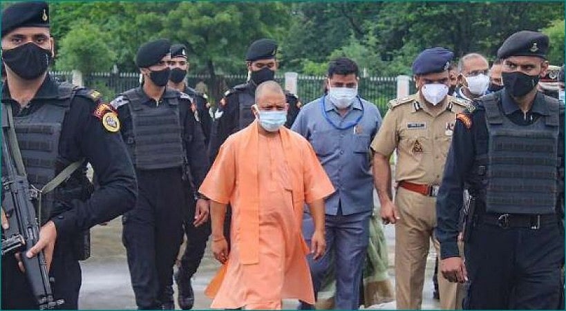 UP: 8 police personnel suspended amid lapse in security of CM Yogi Adityanath - Vimarsana News