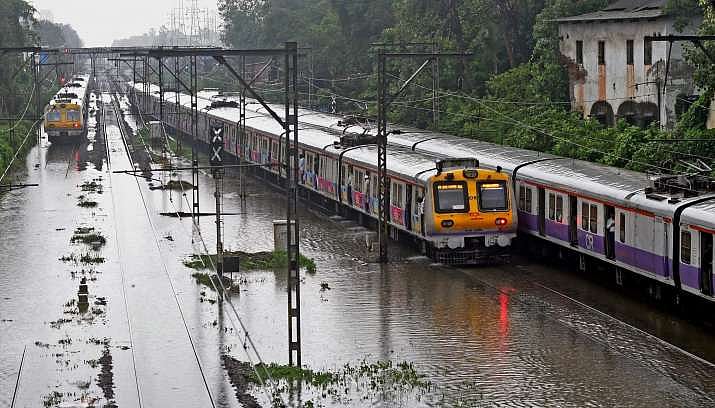Mumbai: Railways ensure smooth functioning of trains as monsoon arrives - Vimarsana News